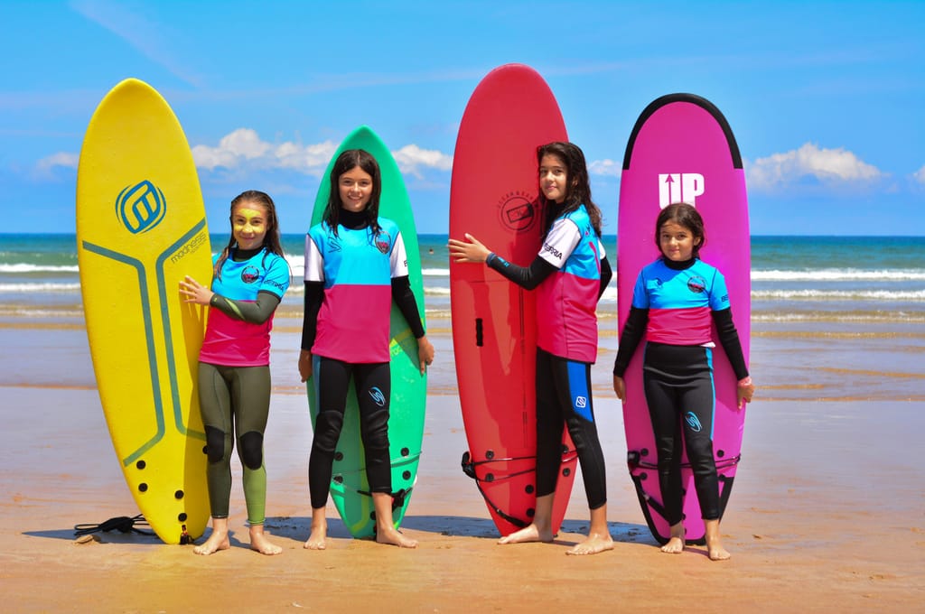 Surf Camp para Jóvenes 2024: ¡Aprende a Surfear este Verano! 1