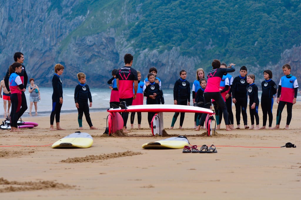 Surf Camp para Jóvenes 2024: ¡Aprende a Surfear este Verano! 2