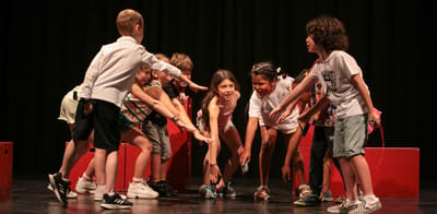 Actividad - Clases de teatro para niñas y niños de 6 a 11 años, agrupados por franjas de edad.