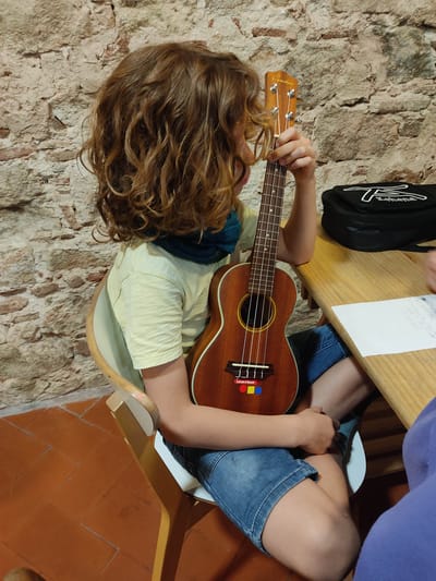 Actividad - clases de UKELELE en Gracia - Todos los niveles