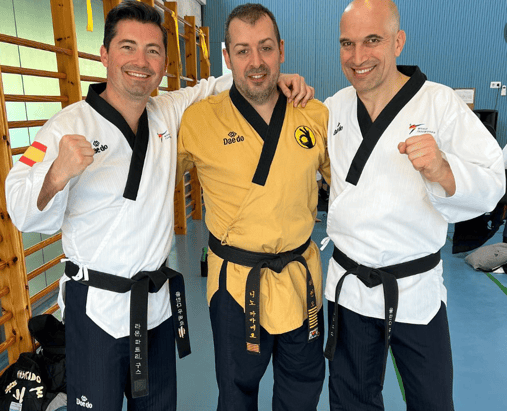 TAEKWONDO Adult + Defensa Personal (18 años + senior + master)