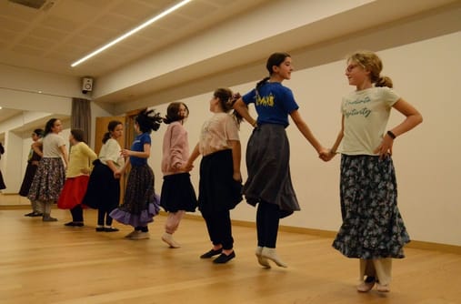 Dansa d’arrel tradicional per a infants dels 3 als 15 anys