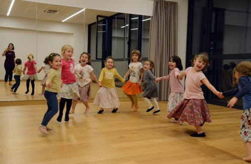 Dansa d’arrel tradicional per a infants dels 3 als 15 anys