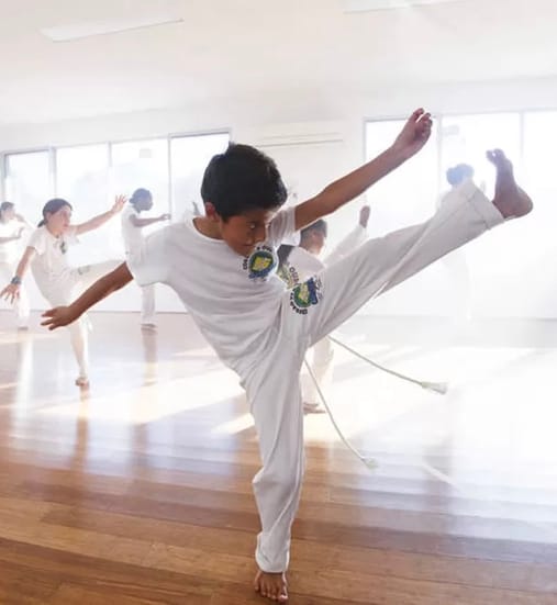 CAPOEIRA ( 8-12 años )