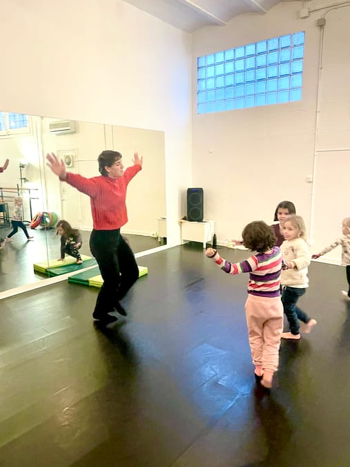 DANZA CREATIVA (6-8 años) iniciación