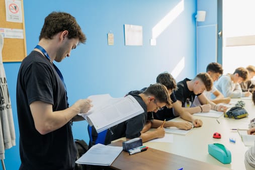 Món Idiomes English Academy