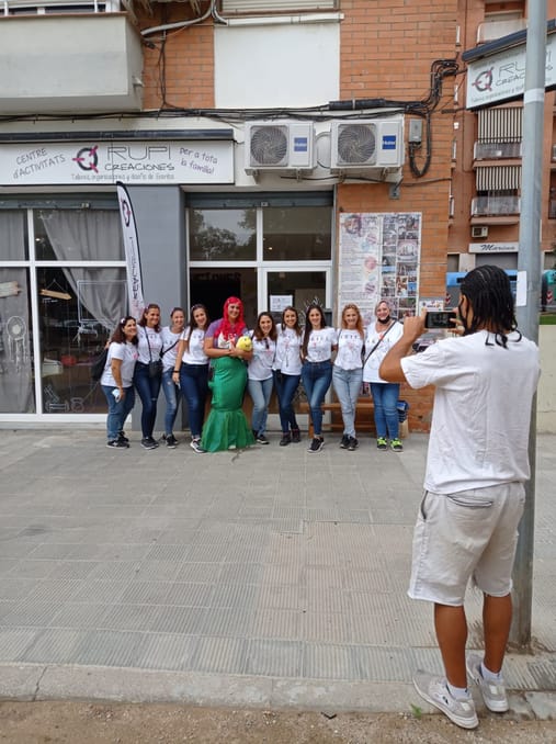 CUMPLES, CELEBRACIONES Y FIESTAS: en el Centro RUPI o a domicilio,salas, etc.