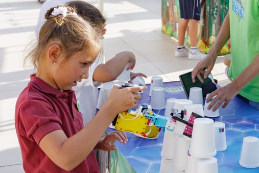 EXTRAESCOLARES DE TECNOLOGÍA CREATIVA y DISEÑO DE VIDEJUEGOS Y PROGRAMACIÓN