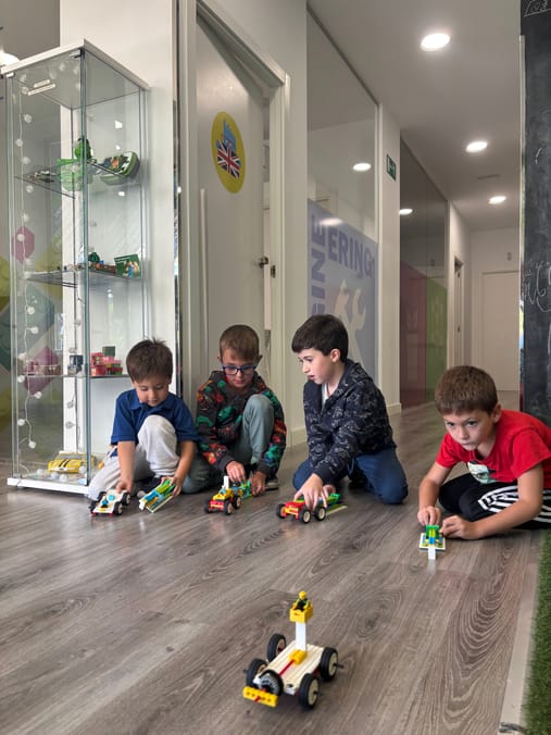 ROBOT JR. EXTRAESCOLAR DE TECNOLOGÍA CREATIVA